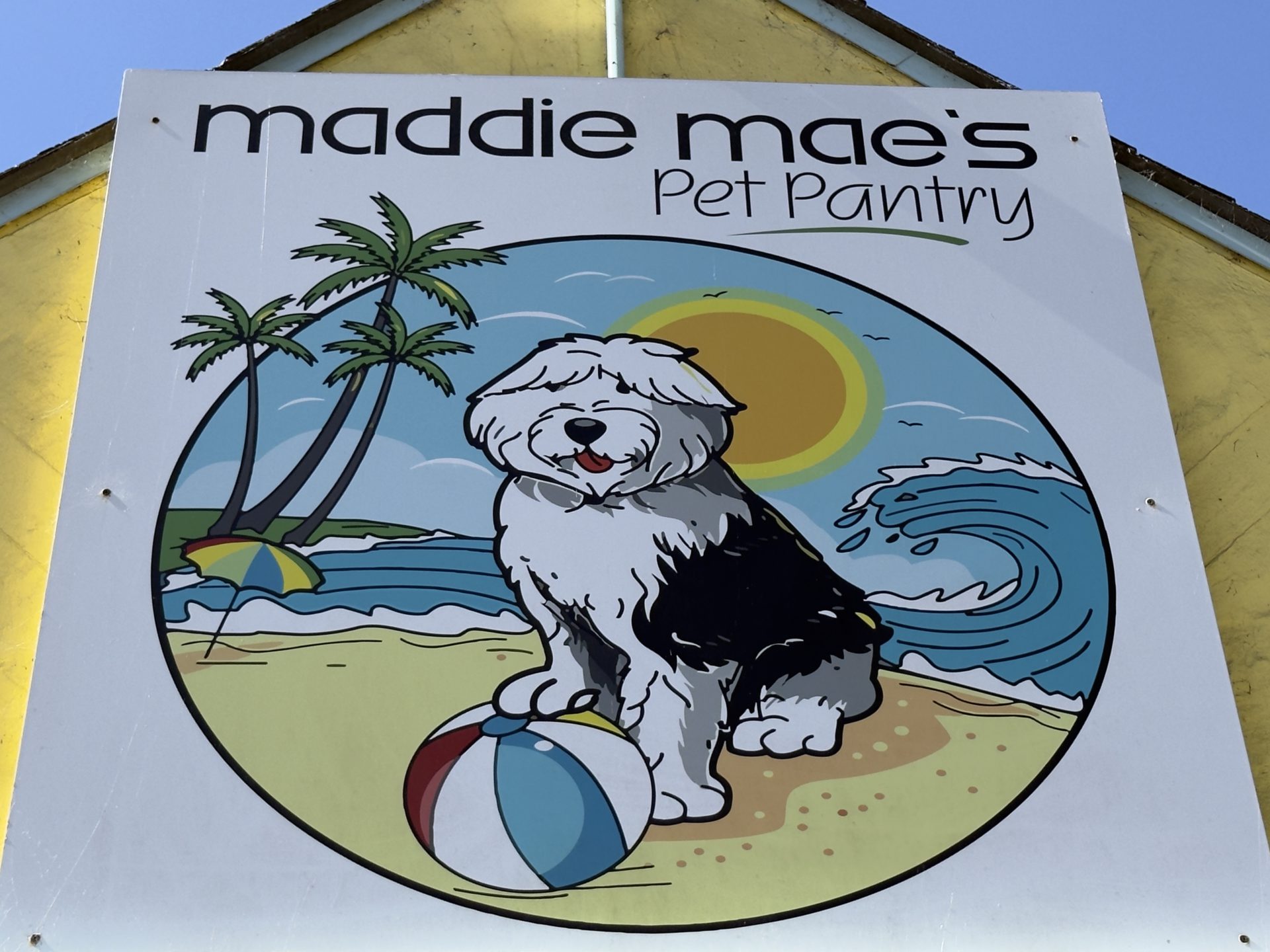 IMG_4076 A twighlight view of the front of Robin's Restaurant on a clear evening.